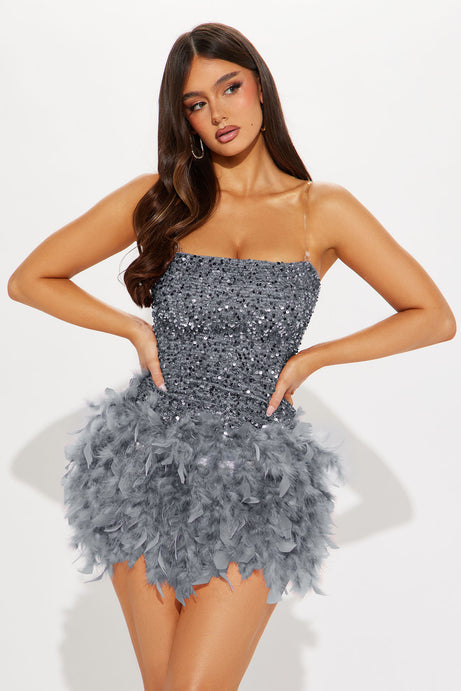 Zoey feathered mini dress gray 😍