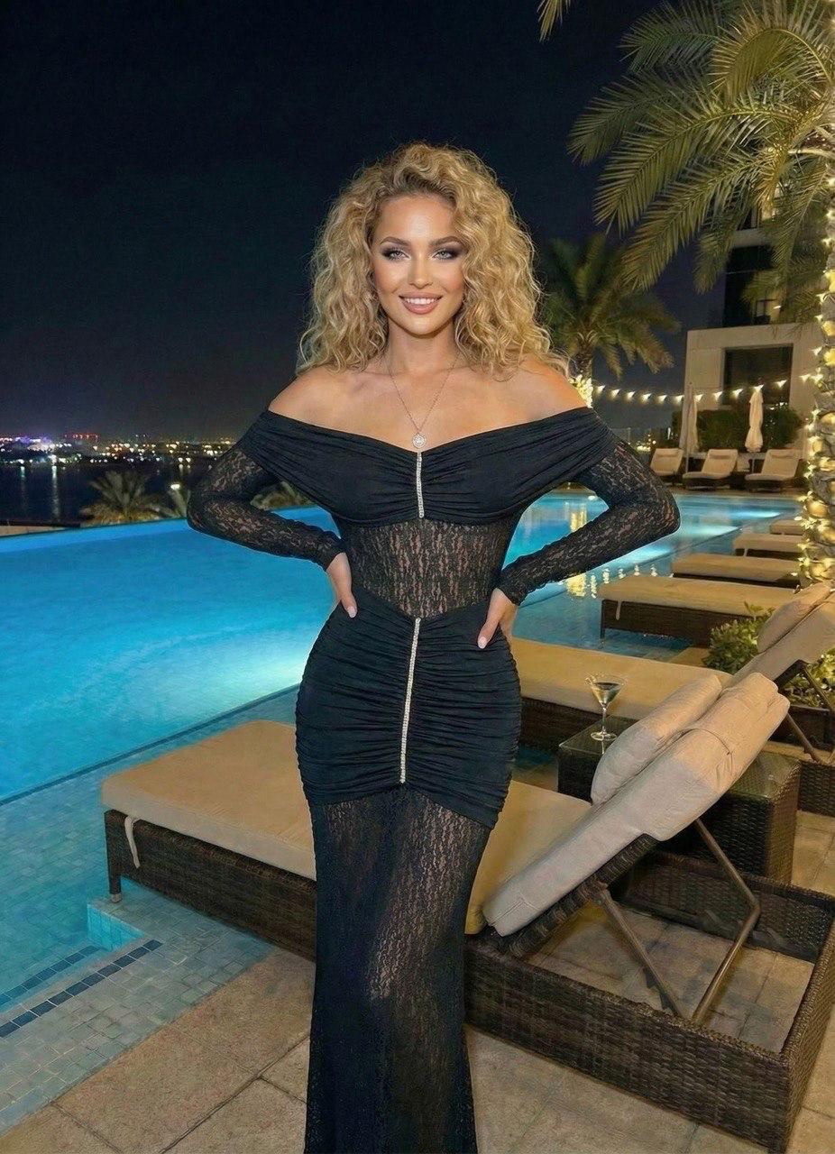 Maxi dress أسود دانتيل مع ستارس
