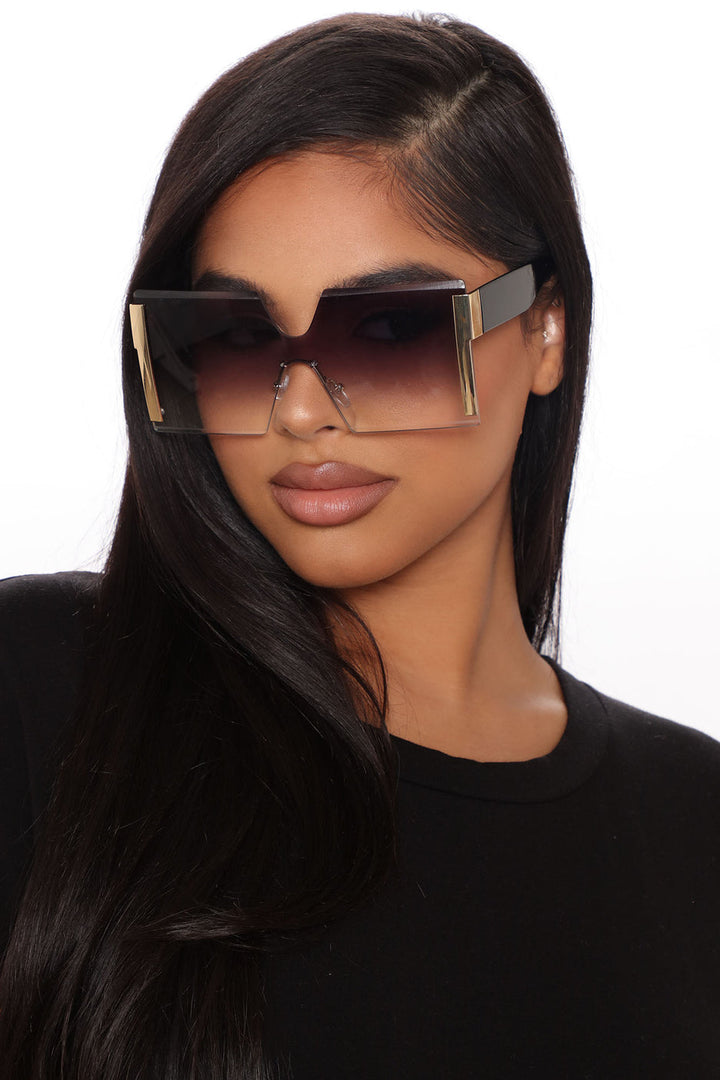 IG Icon Square Sunglasses - Black/grey